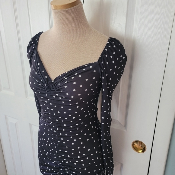 NWT Pretty Little Thing Polka Dot Ruched Front Long Sleeve Bodycon Dress 8 - Picture 5 of 13